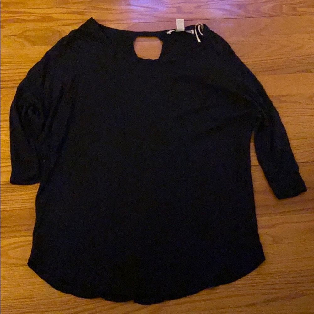 Quarter sleeve top